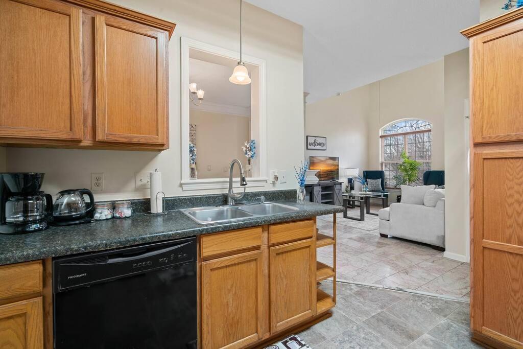 Cozy 4B 2 5B University Home King Beds Jacuzzi Charlotte Esterno foto