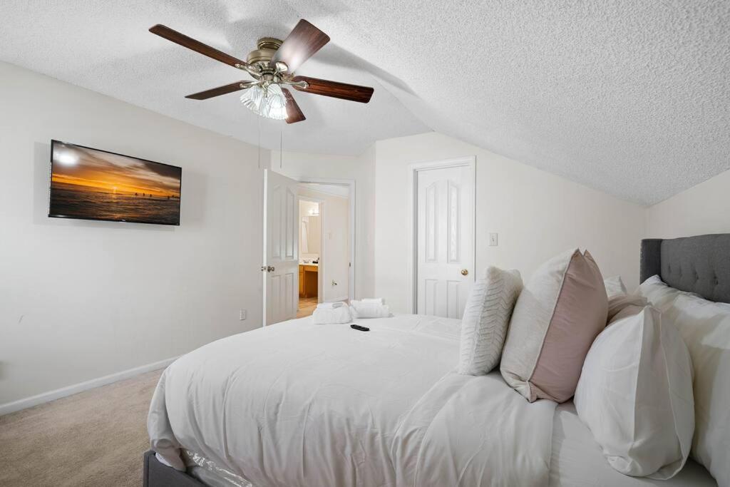 Cozy 4B 2 5B University Home King Beds Jacuzzi Charlotte Esterno foto