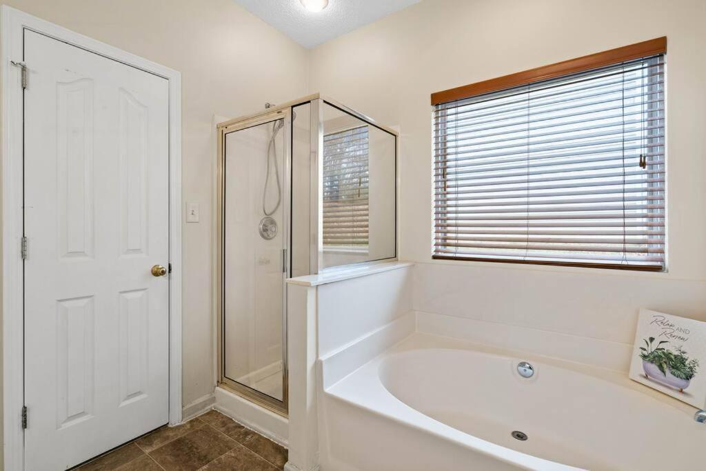 Cozy 4B 2 5B University Home King Beds Jacuzzi Charlotte Esterno foto