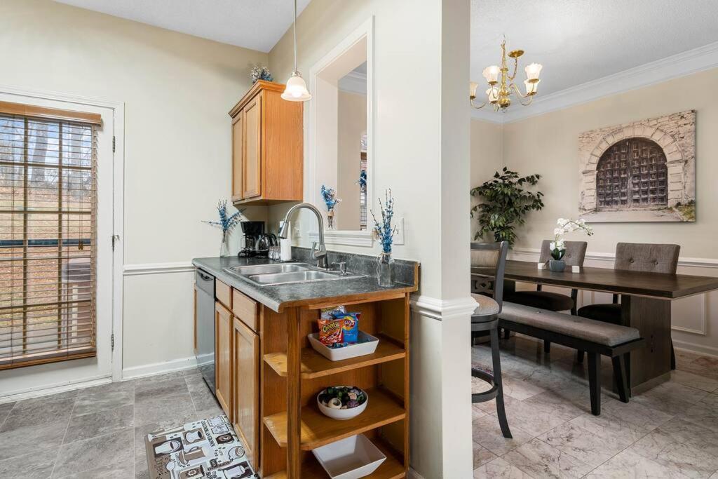 Cozy 4B 2 5B University Home King Beds Jacuzzi Charlotte Esterno foto
